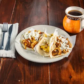 Taco De Huevo Con Salchicha (Eggs with Sausage (Hot Dog)